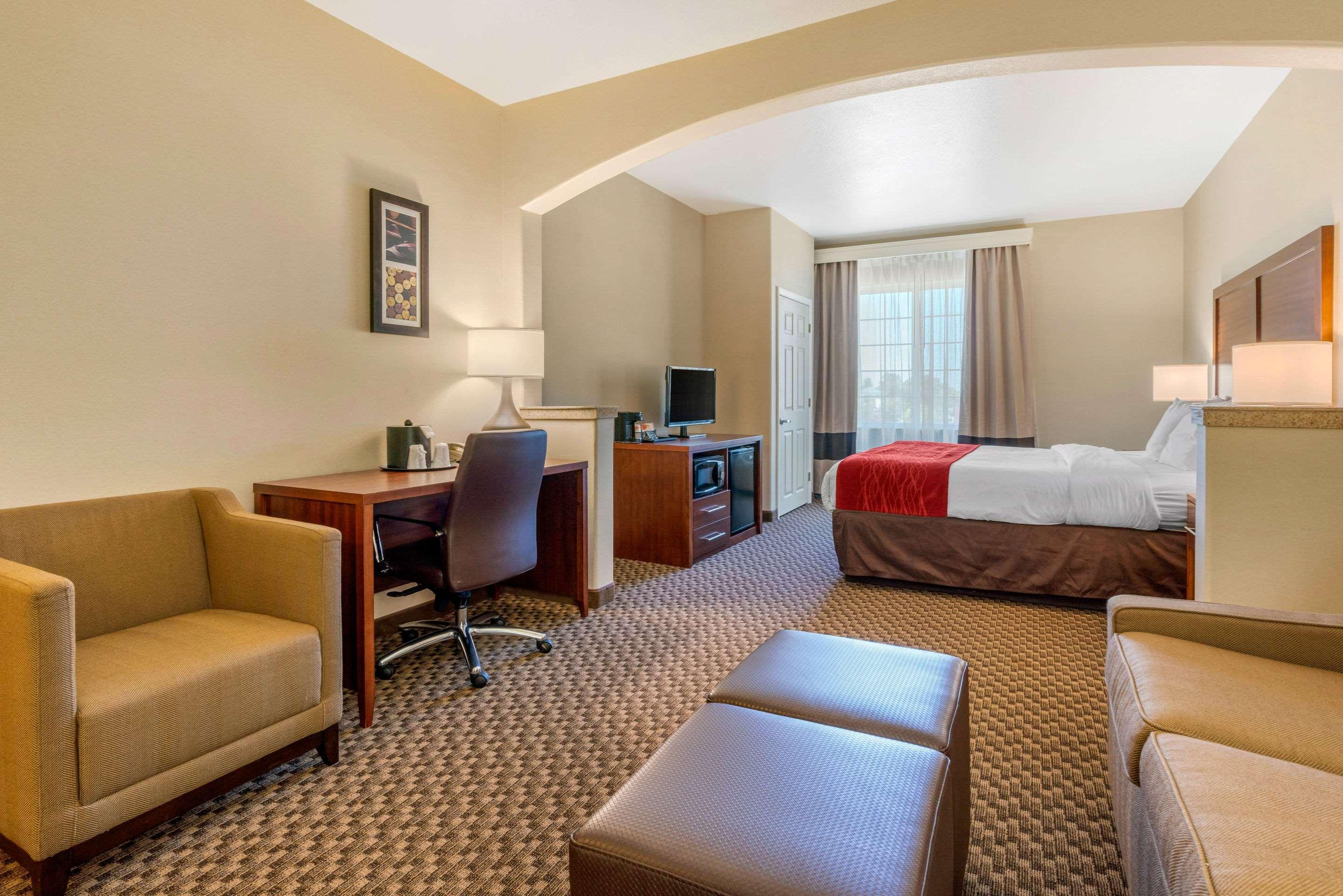 Comfort Inn & Suites Galt - Lodi North Ngoại thất bức ảnh