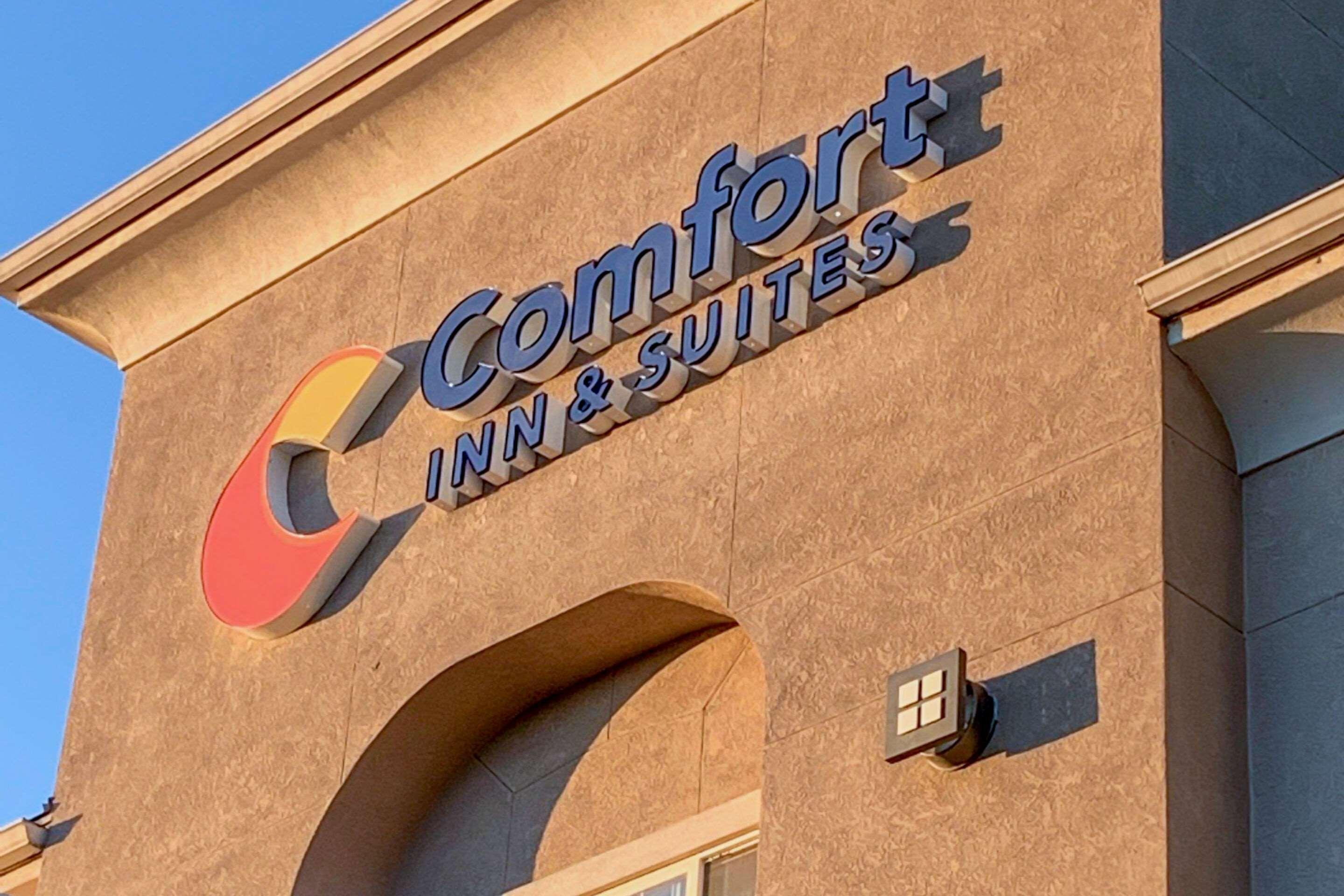 Comfort Inn & Suites Galt - Lodi North Ngoại thất bức ảnh